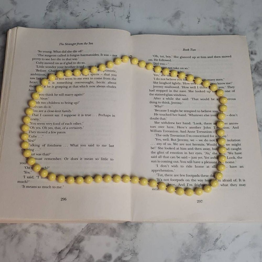‎Vintage Yellow Faux Pearl Necklace